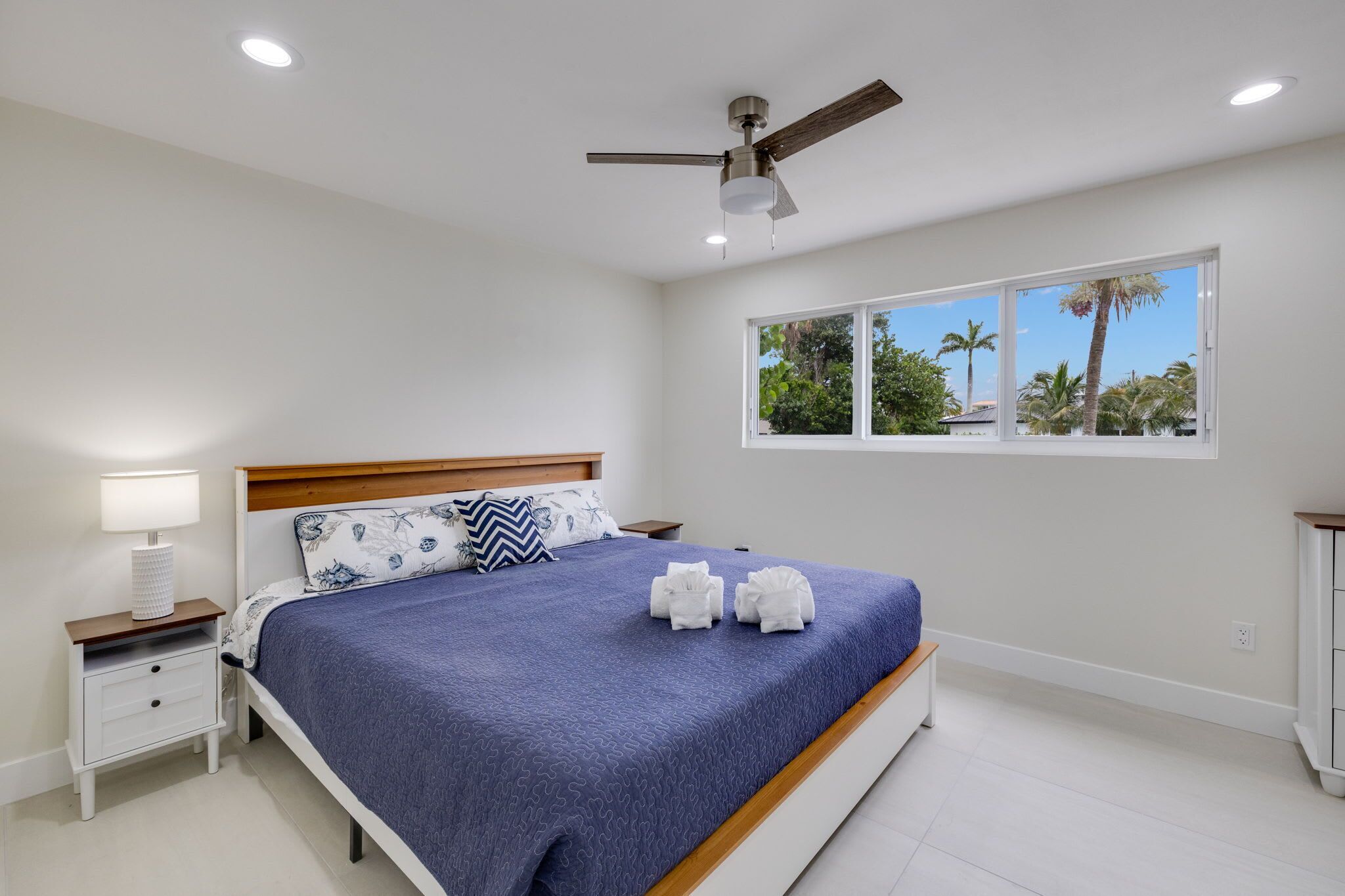 Sanibel Arms B2 | Modern Residence | Steps To Beach | Boat Dock - Sanibel, FL