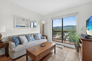 Deluxe Apartment, 2 Bedrooms, Balcony, Mountain View | Mountain view - Playa Del Sol 2 Bd 649 w Mountain Views (Kelowna)