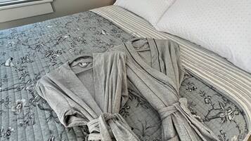 2 chambres, fer et planche à repasser, accès Internet, draps fournis
