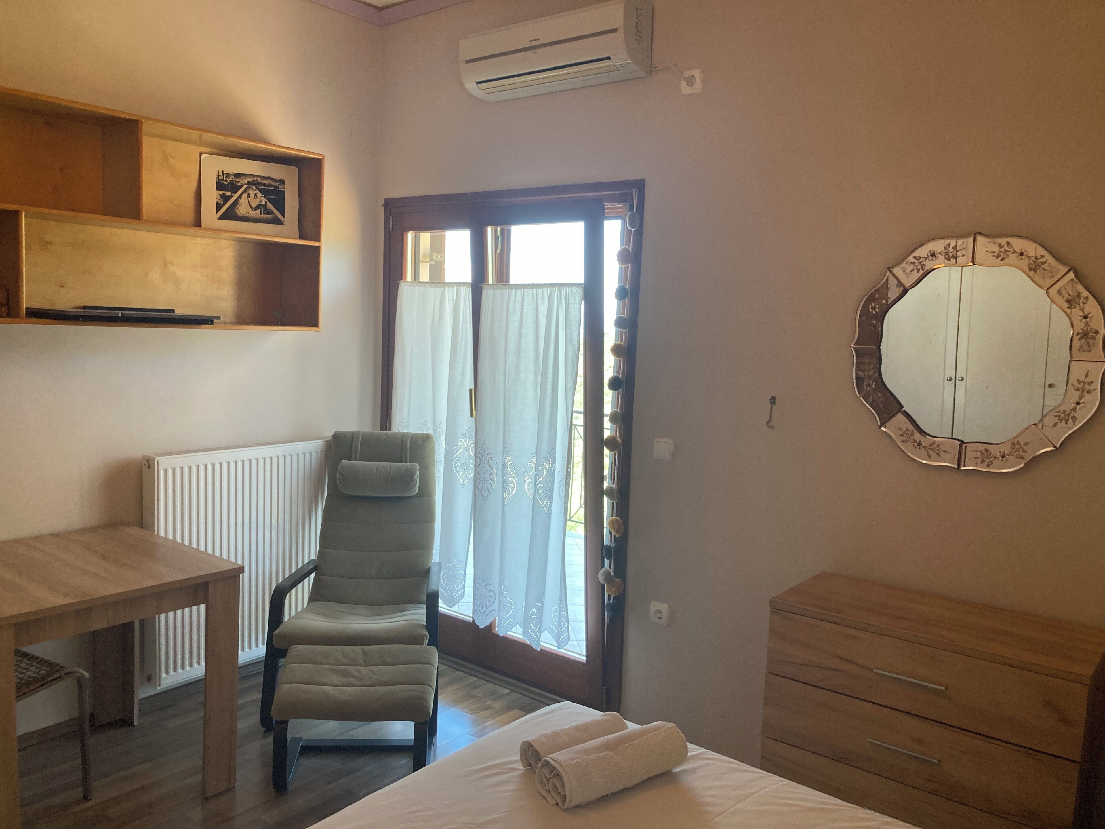 2 bedrooms, in-room safe, iron/ironing board, WiFi (free)