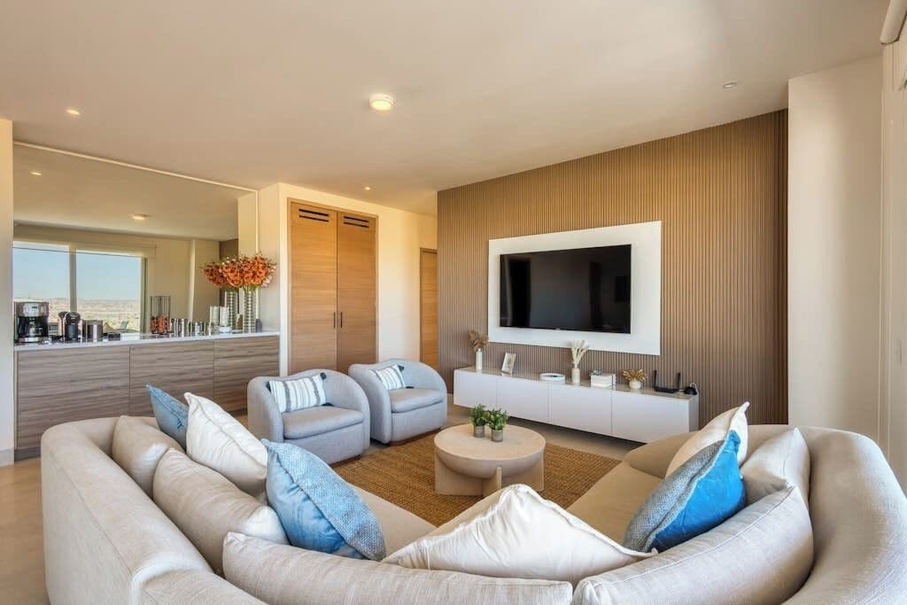 Condo, varias camas, vista al océano (Luz del Pacifico at Vista Velas III) | Área de sala de estar