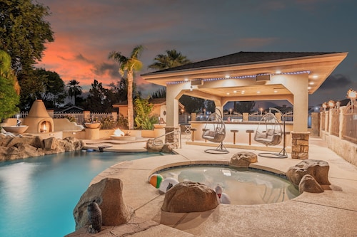 YNotStay_GilbertAZ - Spacious Gilbert Getaway Private Pool Home Retreat