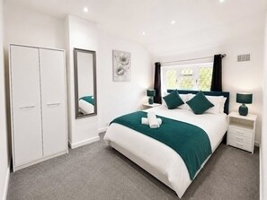 4 Schlafzimmer, Bügeleisen/Bügelbrett, kostenloses WLAN, Bettwäsche