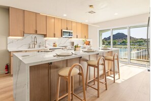 Coffee/tea maker, fridge, microwave, oven - Palm 2 - River Views, Private Dock & Boat Launch (Parker)