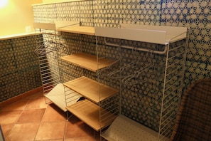 A kitchen with patterned backsplash, metal shelves, and a tiled floor. - Mas d'âme-Gîte d'exception with swimming pool between sky and hills in Haute Provence (REVEST SAINT MARTIN)
