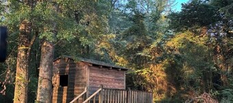 Cozy private 1-bedroom cabin in peaceful Northport with AC