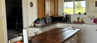 Awesome 4-bedroom bed & breakfast in charming Troy, Id. A 360• view, hot tub.