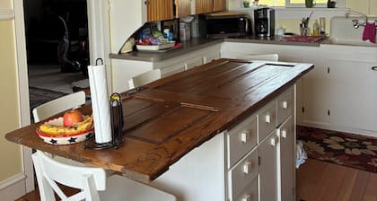 Awesome 4-bedroom bed & breakfast in charming Troy, Id. A 360• view, hot tub.