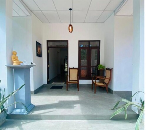 Awesome 1-bedroom lodge with AC in charming HikkaduwaLiMe Lodge