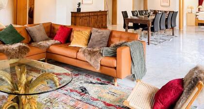 Luxury 4BR Duplex Apt • AC • near Interlaken