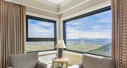Serene 2-bedroom condo in Stateline perfect for your getaway