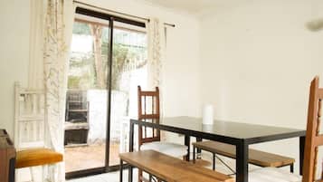 Casa, 4 habitaciones, para fumadores, balcón | Comedor