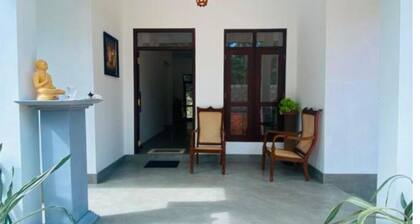 Adorable 1-bedroom lodge with AC in charming Hikkaduwa