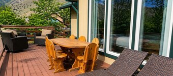 Riverside and  Mountain Views with a Private Hot Tub -3BR/2BA -Sleeps 8