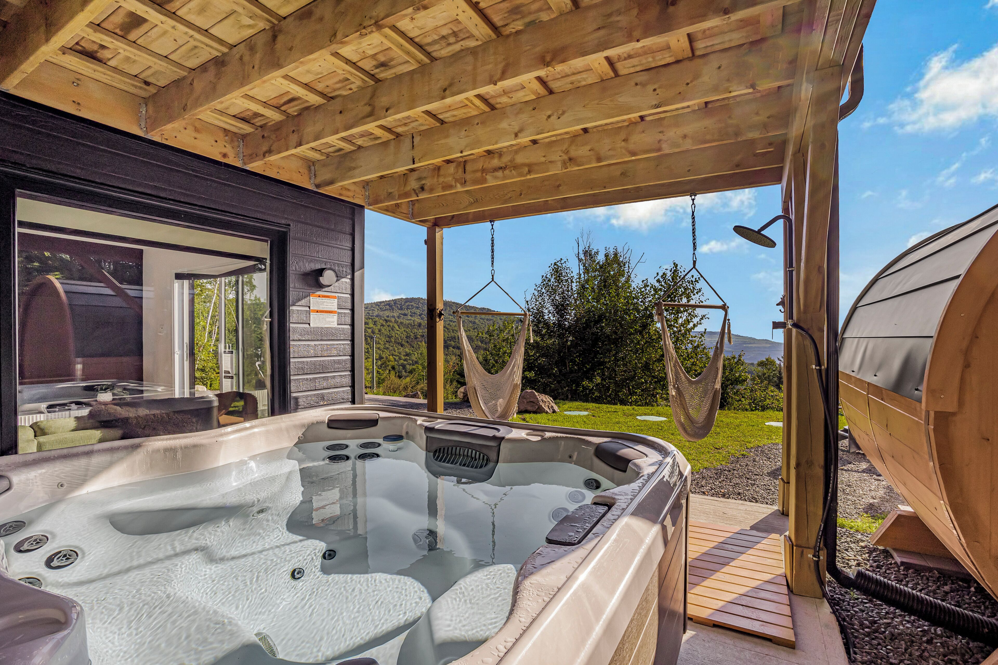 Outdoor spa tub