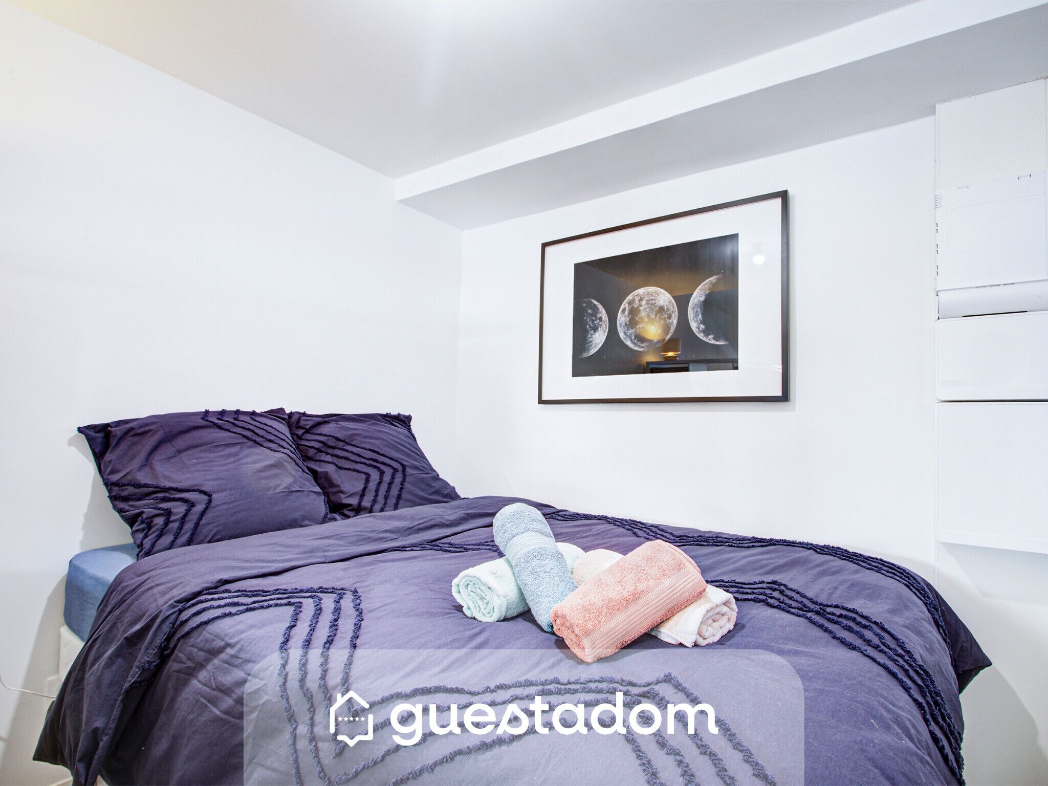 Travel cot, WiFi, bed sheets