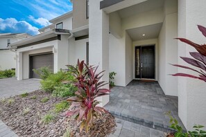 Exterior - 15BR Home Pool Cinema & Game Room (09TI) (Kissimmee)