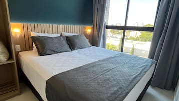 Tallelokero huoneessa, kannettavalle tietokoneelle sopiva työtila