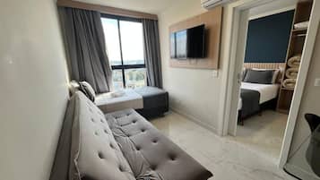 In-room safe, laptop workspace, iron/ironing board, free WiFi