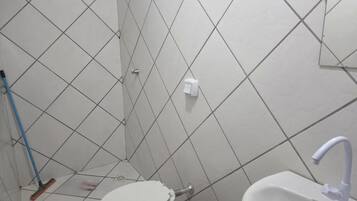Standaard tweepersoonskamer | Badkamer