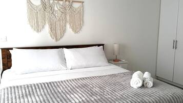 Iron/ironing board, WiFi, bed sheets