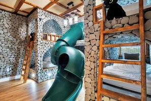 8 Schlafzimmer, Schreibtisch, Bügeleisen/Bügelbrett, WLAN