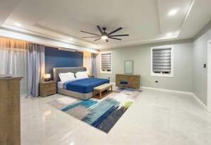 Room - Spacious 5-bedroom house in serene Spanish Town perfect for families (Spanish Town)