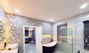Bathroom - Spacious 5-bedroom house in serene Spanish Town perfect for families (Spanish Town)