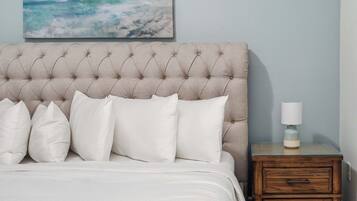 Escrivaninha, ferros/tábuas de passar roupa, Wi-Fi, roupa de cama