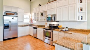Fridge, microwave, oven, stovetop - Ozarks Family Escape – 2BR Walk-In Villa Near Branson Fun (Branson)