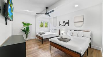 6 bedrooms, desk, iron/ironing board, internet