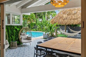 Outdoor dining - Hollywood Lakes Heated Pool Villa - sleeps 18 (Hollywood)