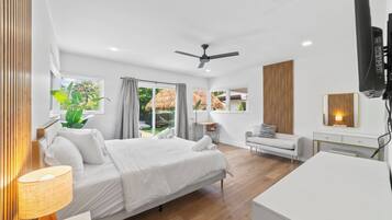 6 bedrooms, desk, iron/ironing board, Internet