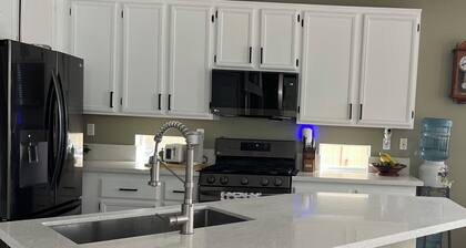Cozy 1-bedroom house in superb Valley Center with AC