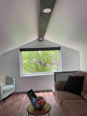 Living area - Tranquil studio with AC in charming Pulaski perfect for getaway (Pulaski)