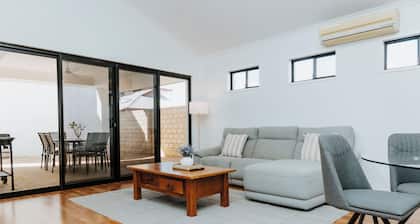 Bluff Point Coastal Townhouse - 3 Bedrooms - Sleeps 6 - Double Garage