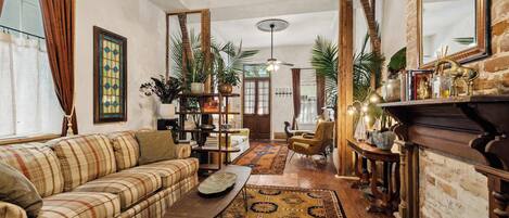 TV, stereo, offices