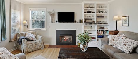TV, fireplace