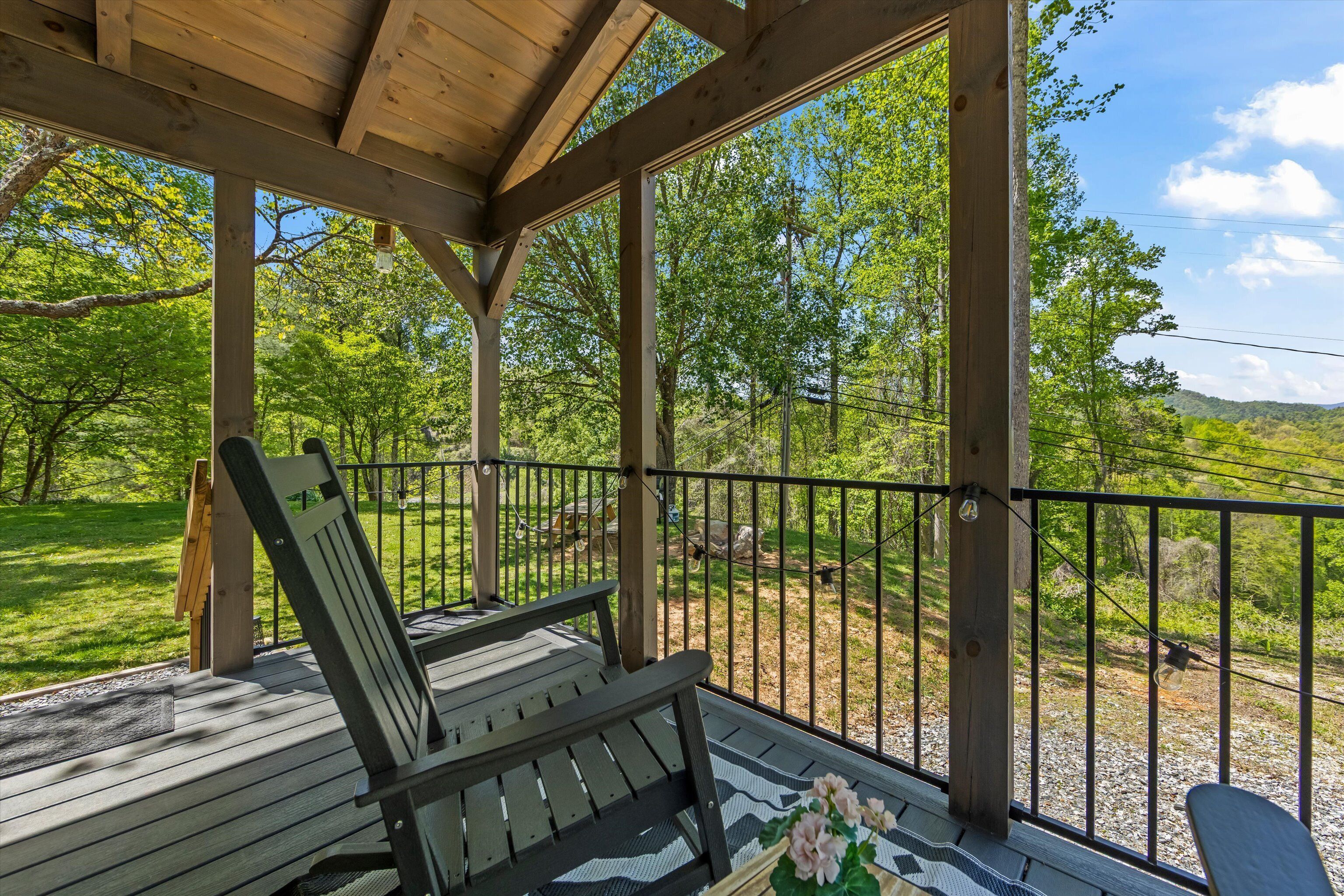 Ferienhütte, 1 Queen-Bett und Schlafsofa, Haustiere gestattet, Bergblick | Terrasse/Patio