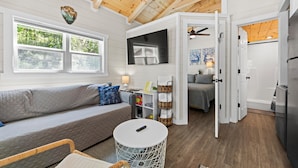 Cabin, 1 Queen Bed with Sofa bed, Pets Allowed, Mountain View | Living area