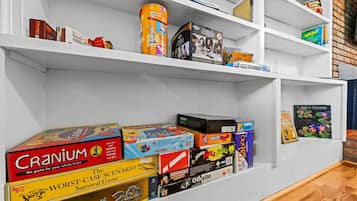 House, 2 Bedrooms, Pets Allowed, Mountain View | Game room