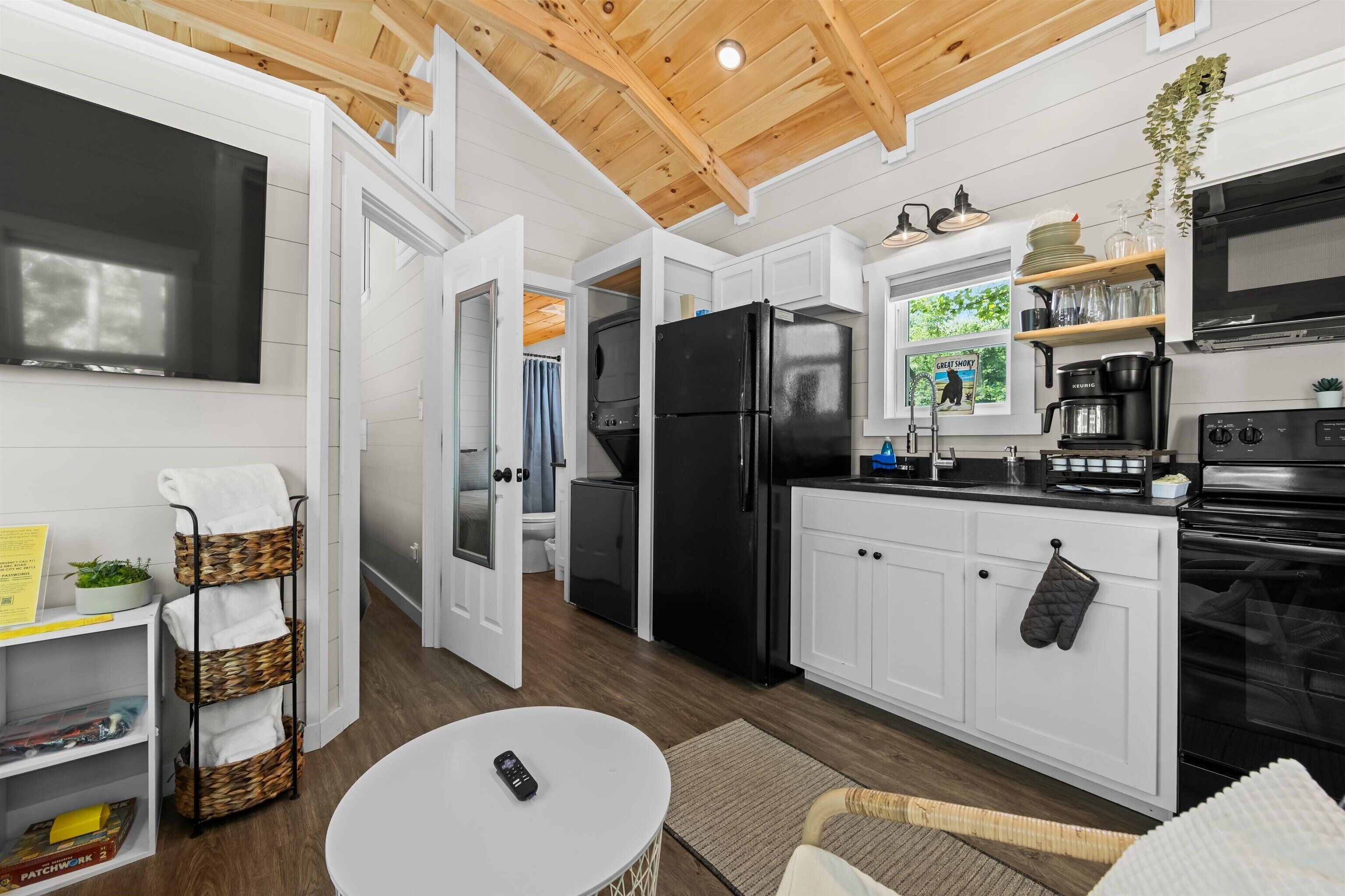Baita, 1 letto queen con divano letto, animali ammessi, vista montagna | Cucina privata | Frigorifero con congelatore, microonde, forno, piano cottura