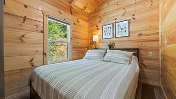Cabin, 1 Queen Bed with Sofa bed, Pets allowed, Mountain View