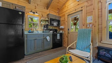 Cabin, 1 Queen Bed with Sofa bed, Pets Allowed, Mountain View | Private kitchen | Full-size fridge, microwave, oven, stovetop