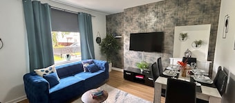 Modern 2 bedroom apartment with parking and wifi.