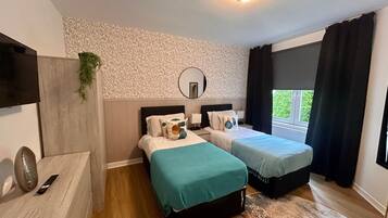 Iron/ironing board, free WiFi, bed sheets