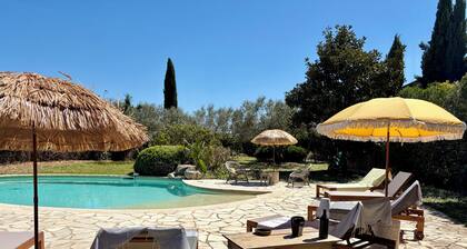 Mas de lâEsperluette, entre NĂźmes & CĂ©vennes, piscine, jacuzzi