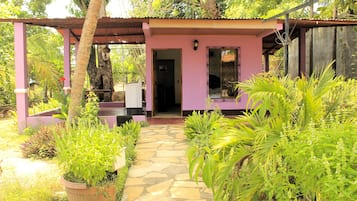 Basic Apartment | Exterior