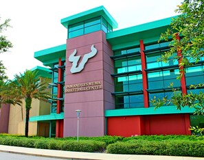 A modern building with a sign reading 'Pam and Les Muma Basketball Center.' - and welcoming.
Carrollwood Paradise
 2BR Apartment Central Tampa Near Everything (Tampa)