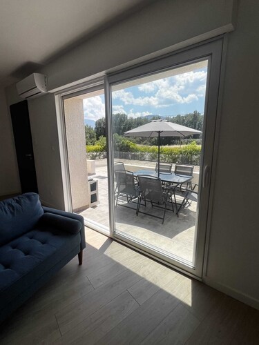 Cosy apartment ideally located in the center of Corsica, close to hiking and beaches.